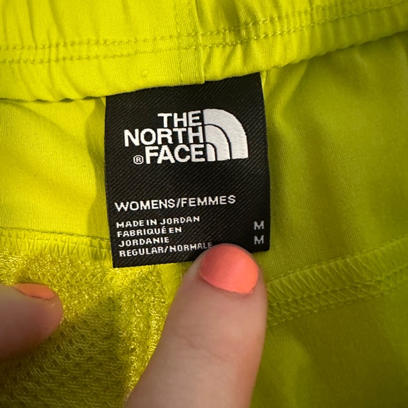 The North Face Shorts with built in belt. Medium - Picture 3 of 5